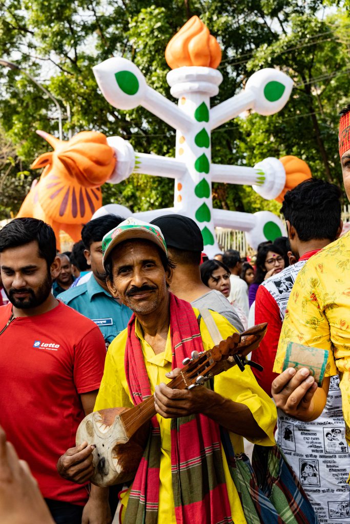 kleurrijke Mongol Shobha Jatra-processie in Dhaka Bangladesh - Bengaals NIeuwjaar