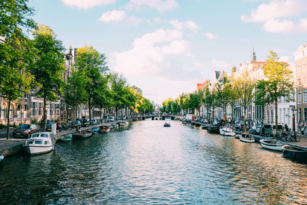  Duurzaam reizen - Tips om milieubewust te vliegen - Reisblog België TravelRebel - ARUBA - Amsterdam