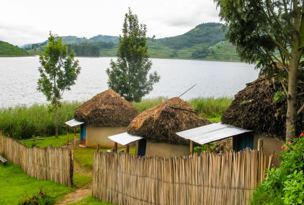 Lake Bunyonyi Uguanda - couchsurfing Africa - Sustainable Tourism - TravelRebel - Belgian travelblog