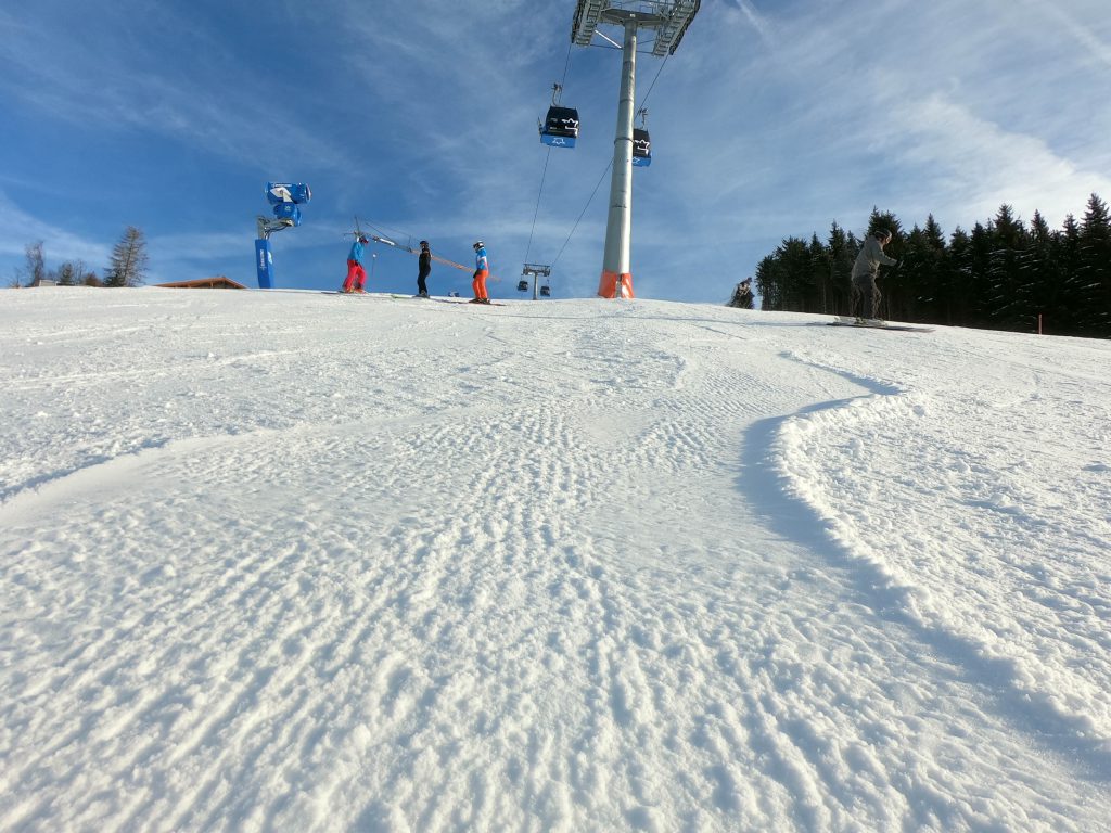 Skiing without the crowd in Austria 