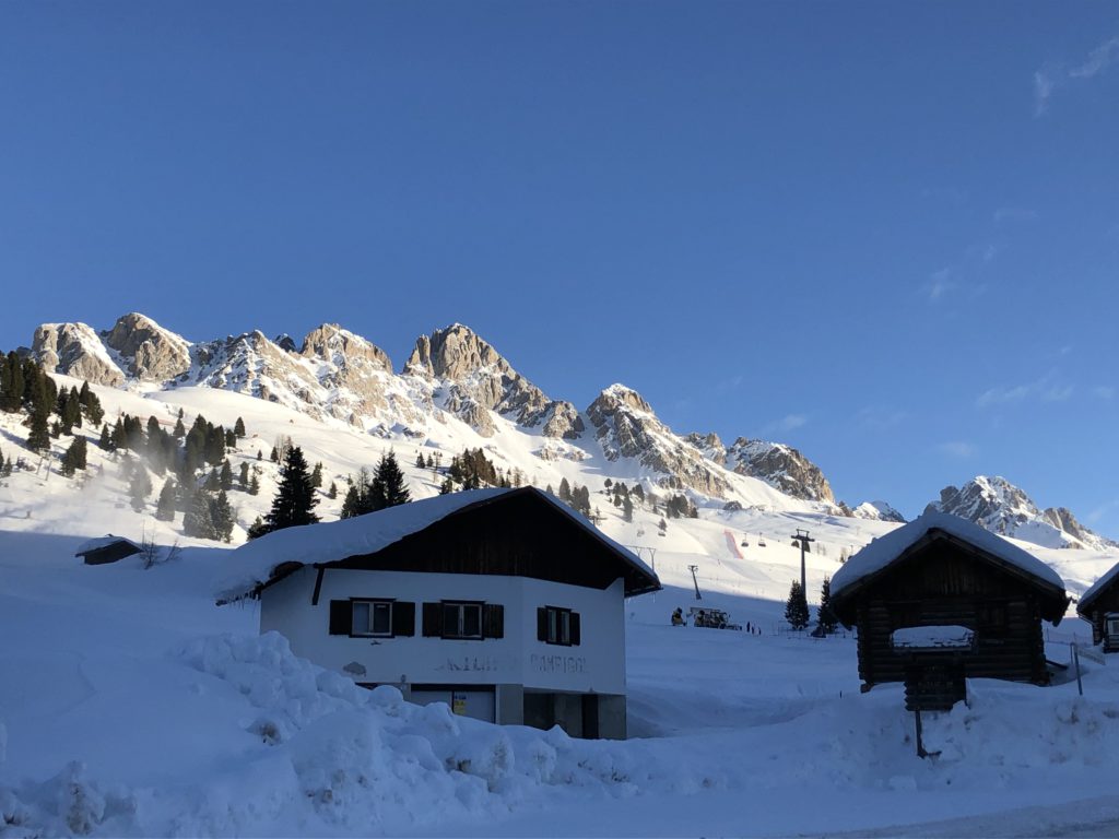 Vigo Di Fassa is een goede uitvalsbasis om te overnachten maar dat kan evengoed in Canazei, Campitello of Pozza di Fassa. 