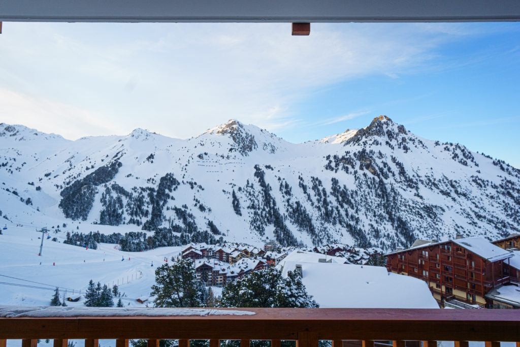 Perfect snowy mountain tops in Les Arcs, France, ecofriendly ski destination