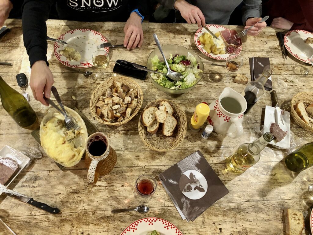 Eten in een traditionele Franse boerderij. culinaire hoogtepunt van deze trip het bezoek aan La Ferme Dunoyer. 